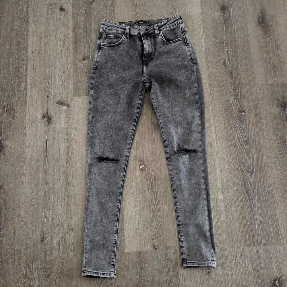 Arizona Jean Co. Grey Distressed Hi-Rise Skinny Jeans Size 7